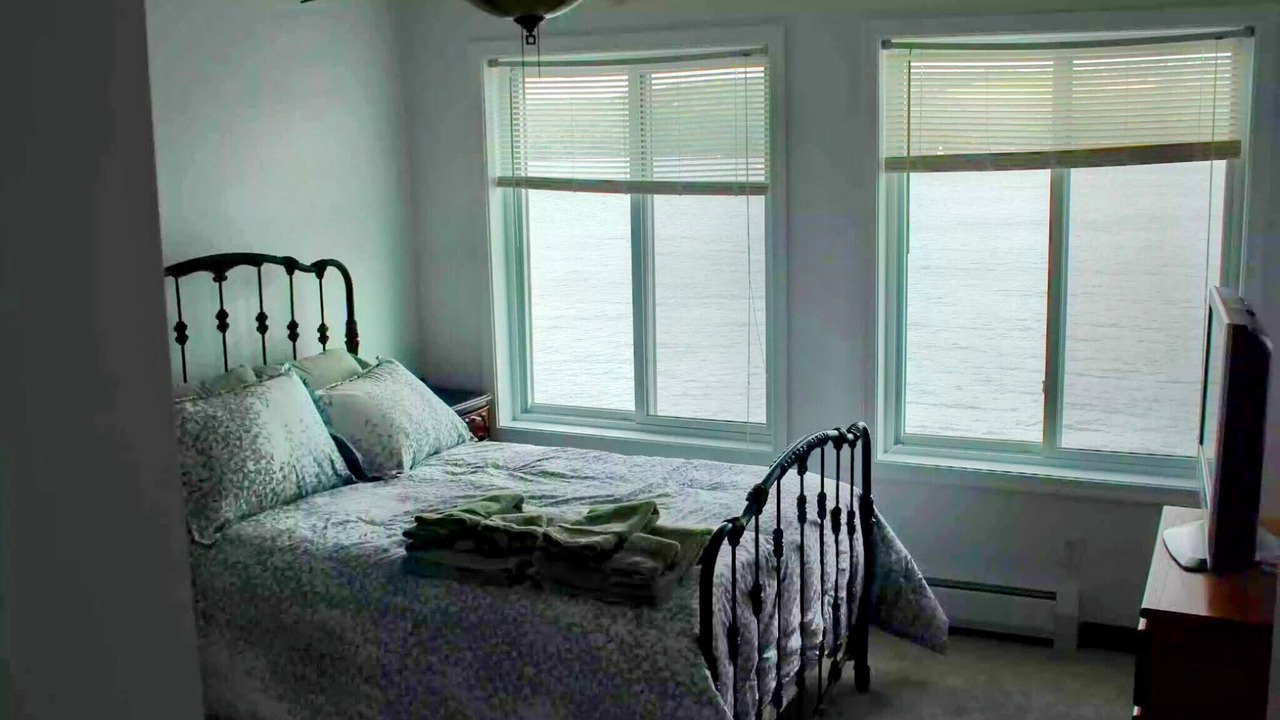 Photo of Bedroom in Town of Reading