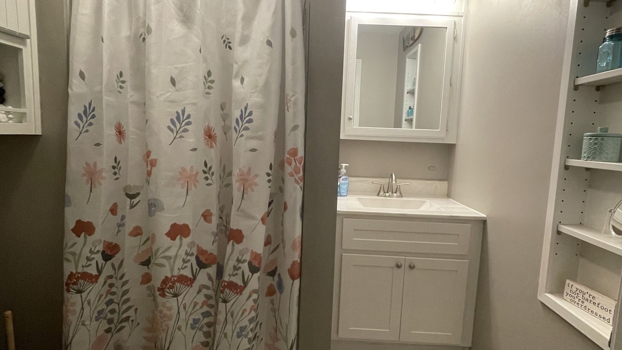Photo of Bathroom in Hardin