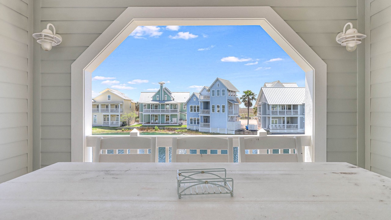 Photo of Patio Balcony in Cinnamon Shore