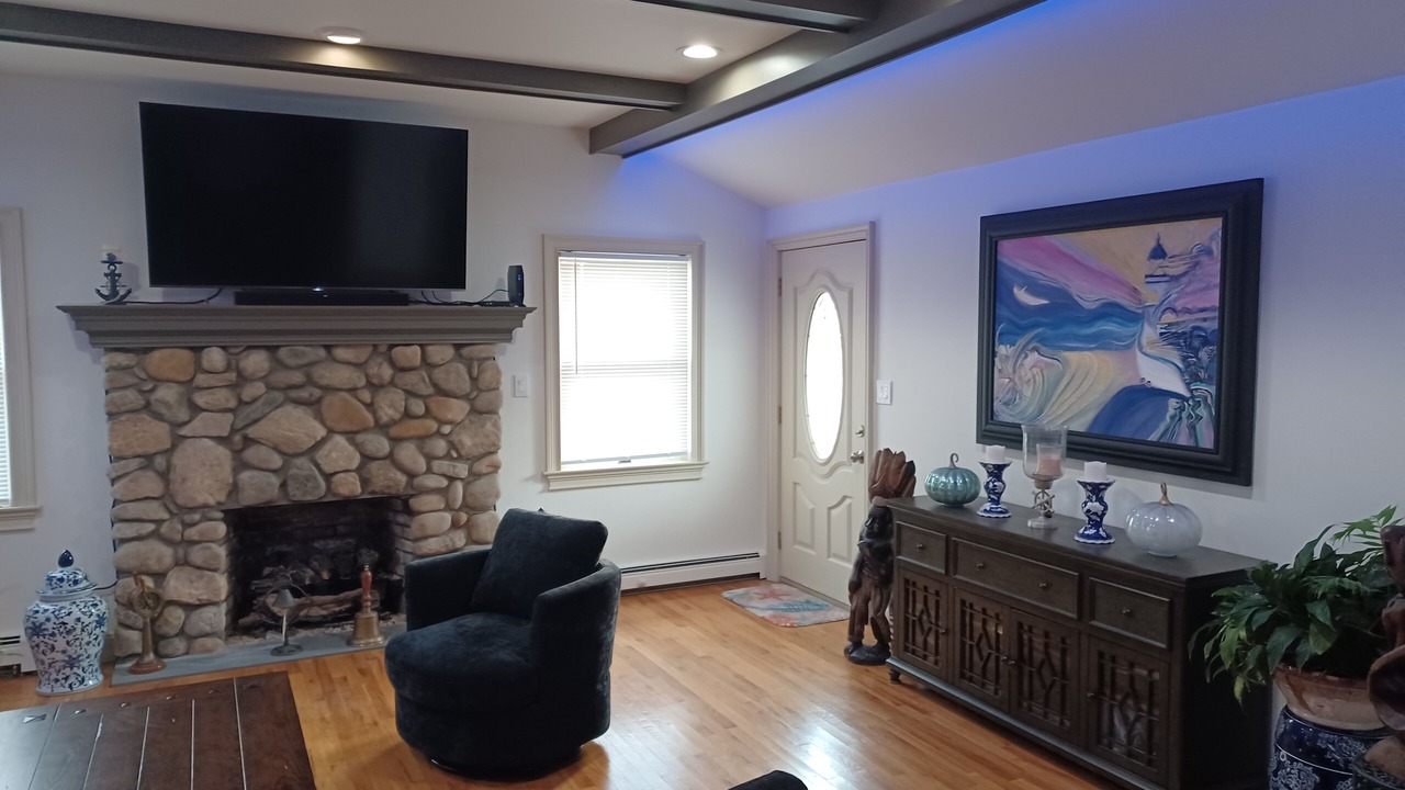 Photo of Livingroom in Shirley