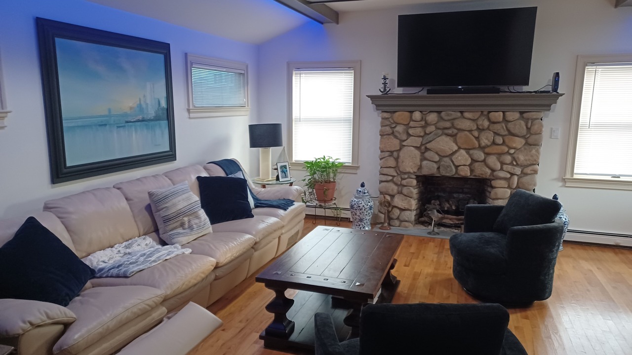 Photo of Livingroom in Shirley