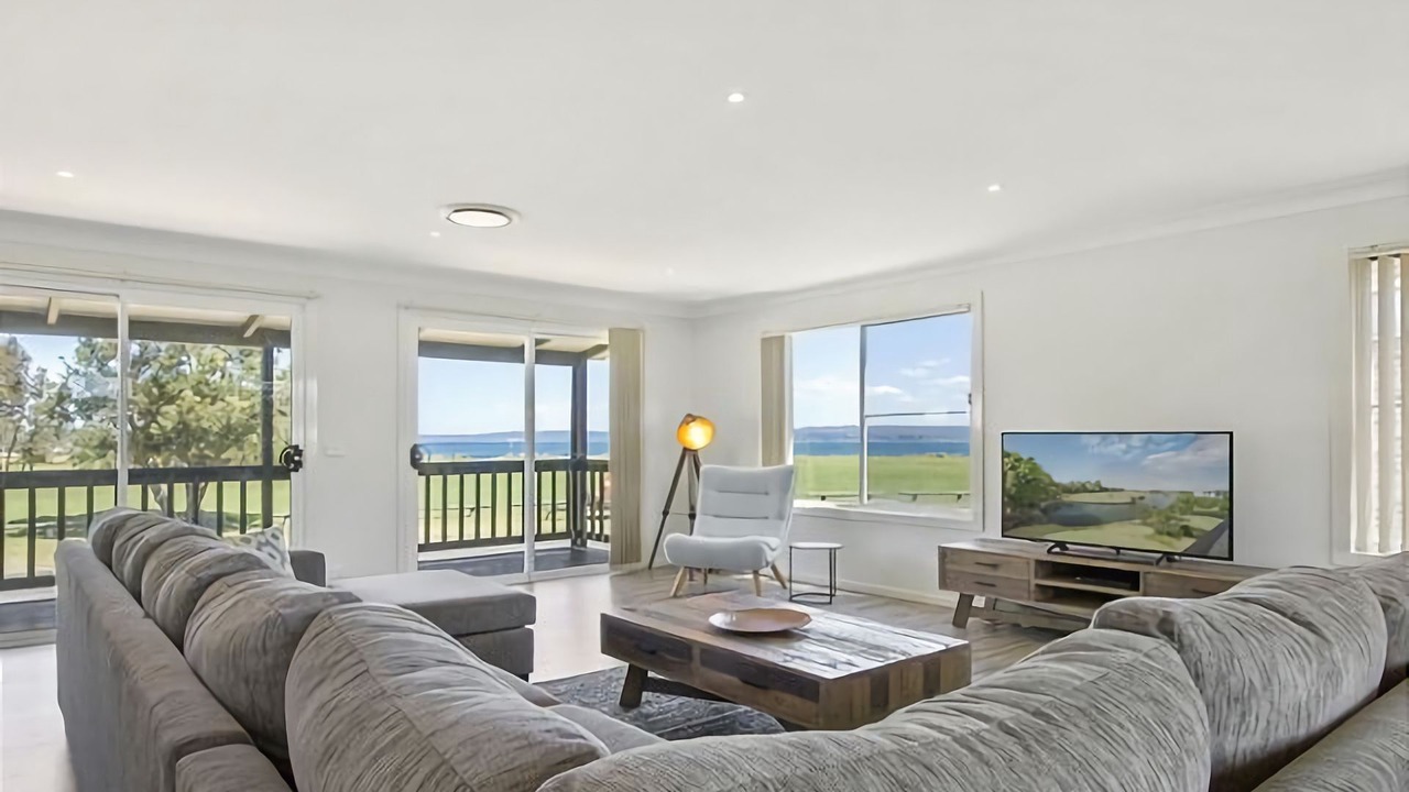 Photo of Livingroom in Maloneys Beach