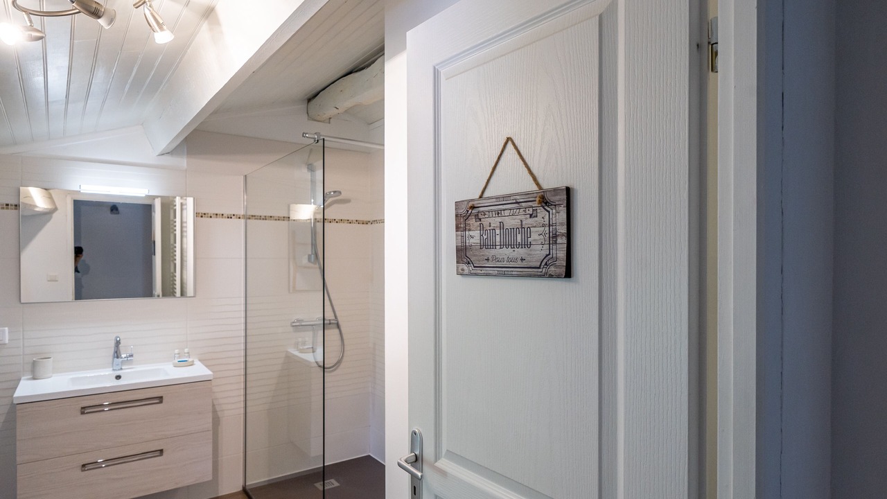 Photo of Bathroom in Sallertaine