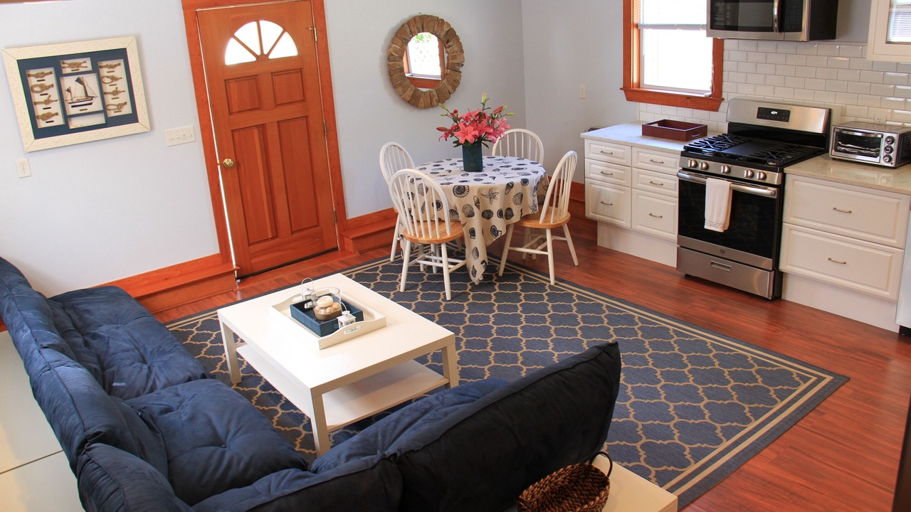 Photo of Livingroom in West of Town