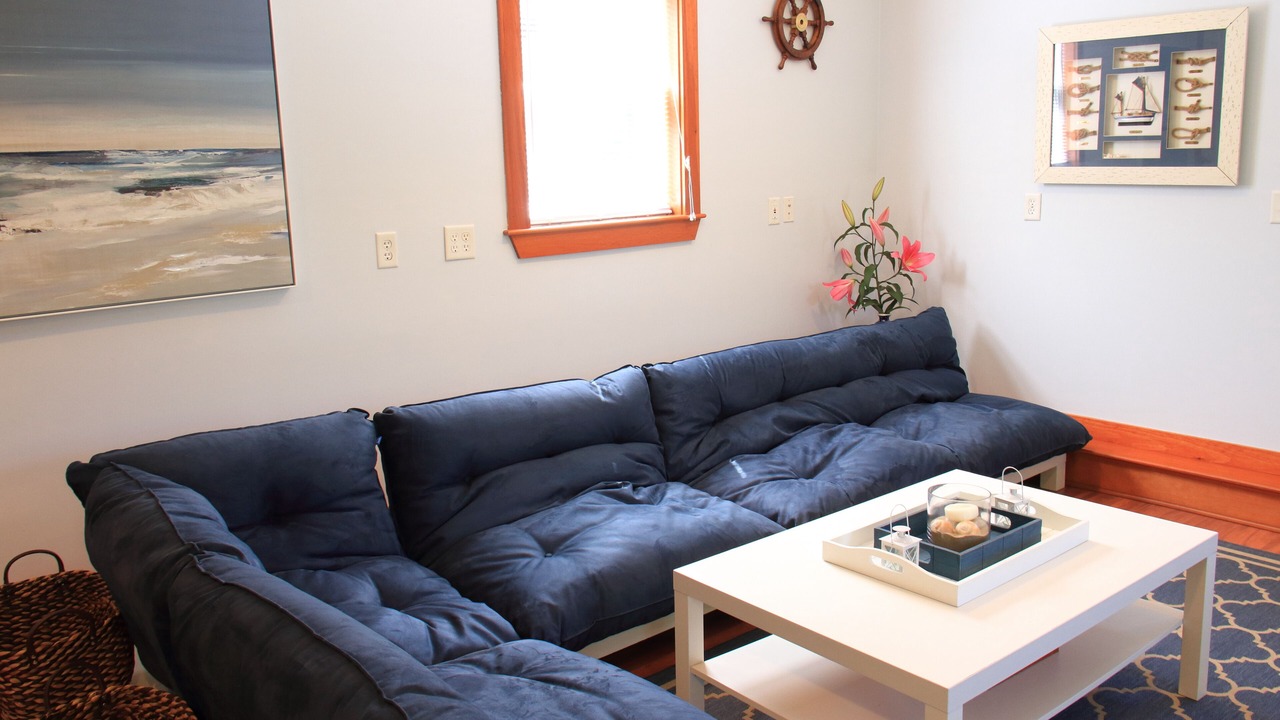Photo of Livingroom in West of Town