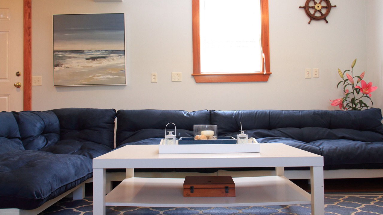 Photo of Livingroom in West of Town