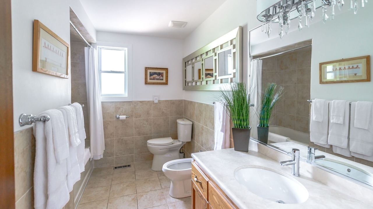 Photo of Bathroom in Niagara Falls