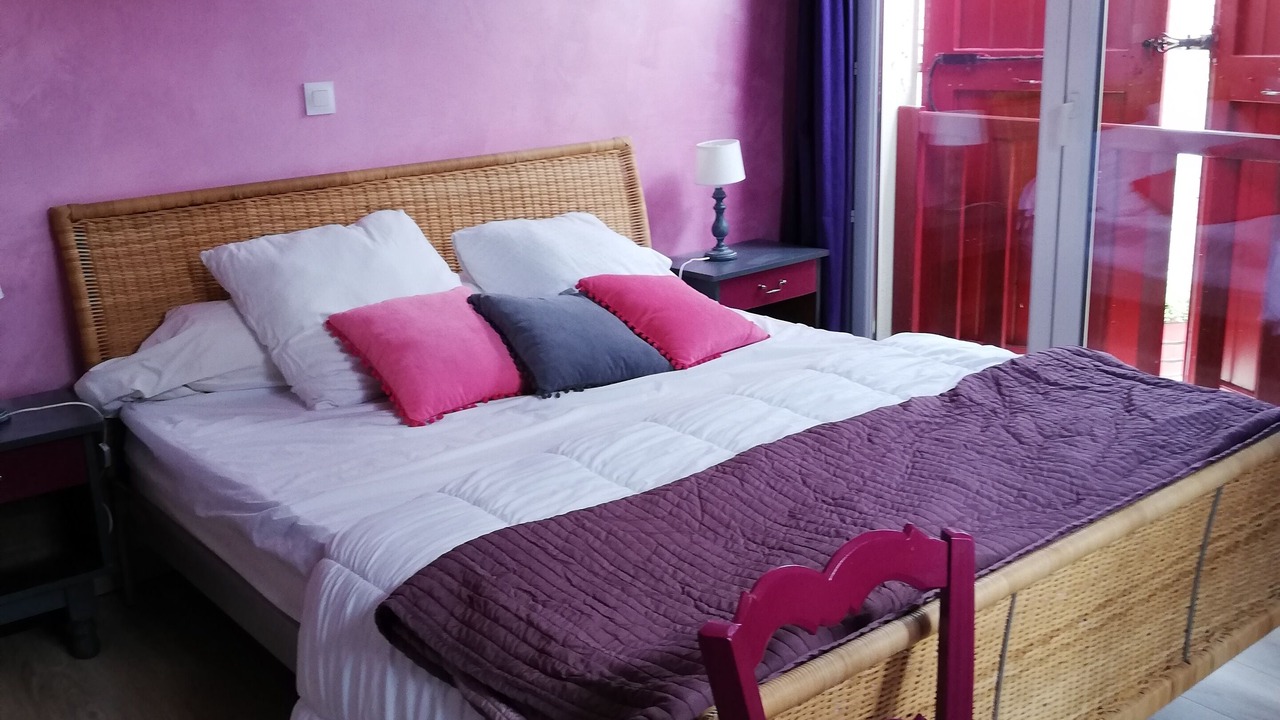 Photo of Bedroom in Villeneuve-sur-Vere
