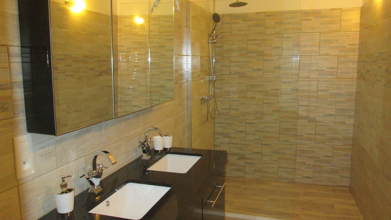 Photo of Bathroom in Villeneuve-sur-Vere