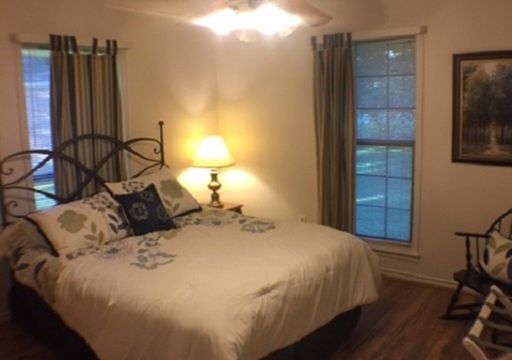Photo of Bedroom in StarCrest Estates