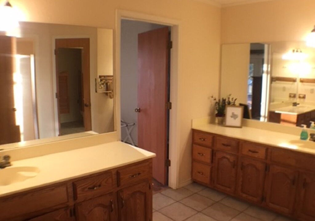 Photo of Bathroom in StarCrest Estates