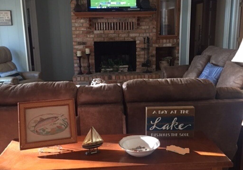 Photo of Livingroom in StarCrest Estates