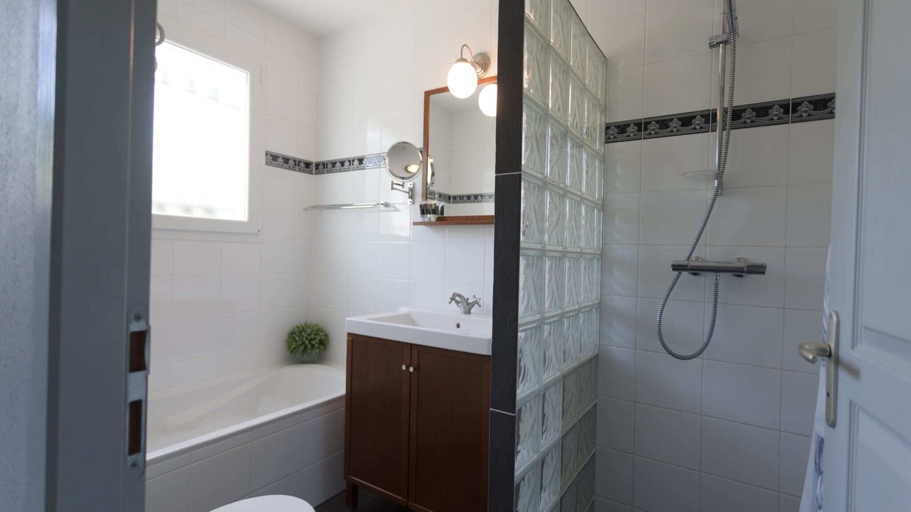 Photo of Bathroom in Felines-Minervois