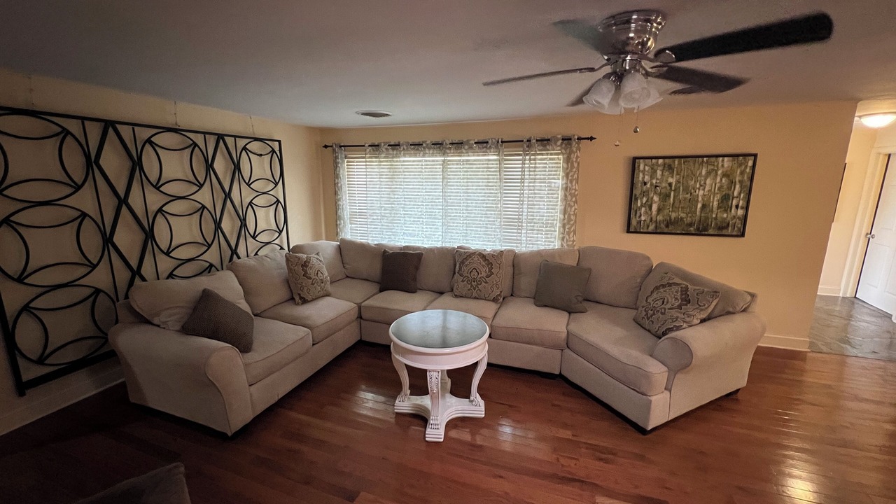 Photo of Livingroom in Broken Arrow
