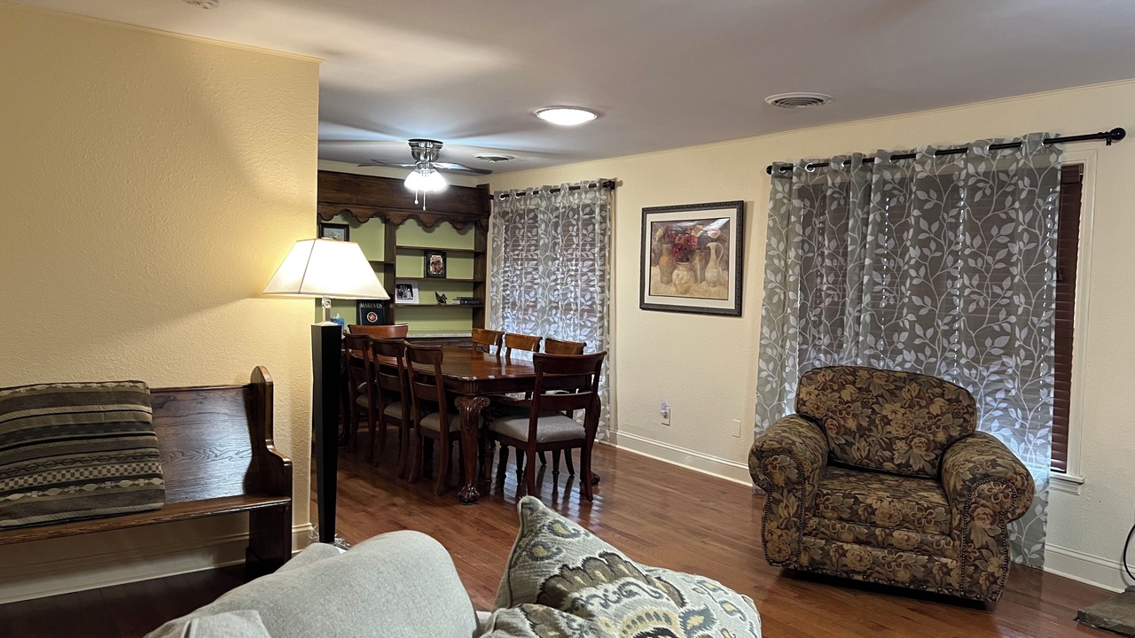 Photo of Livingroom in Broken Arrow