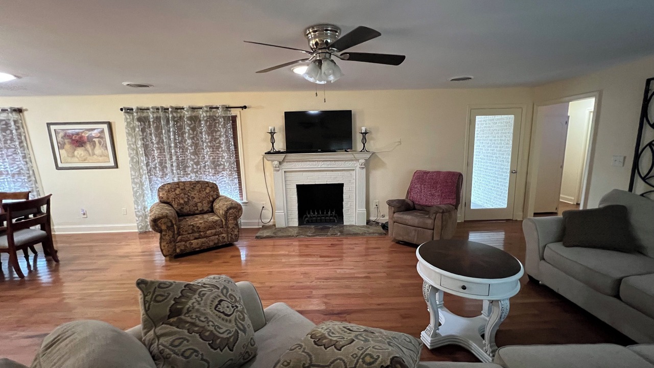 Photo of Livingroom in Broken Arrow