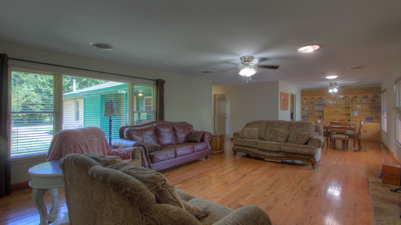 Photo of Livingroom in Broken Arrow