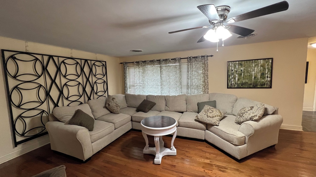 Photo of Livingroom in Broken Arrow