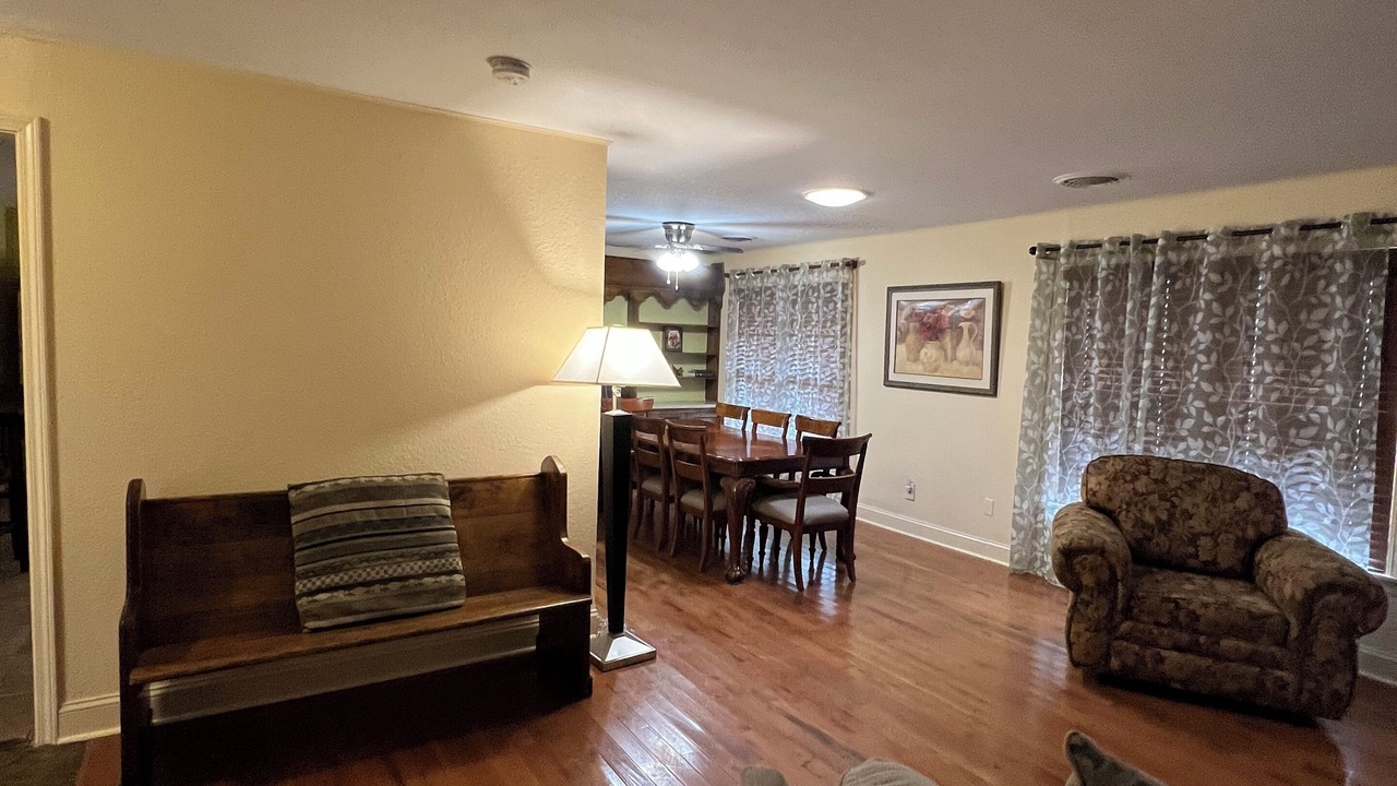 Photo of Livingroom in Broken Arrow