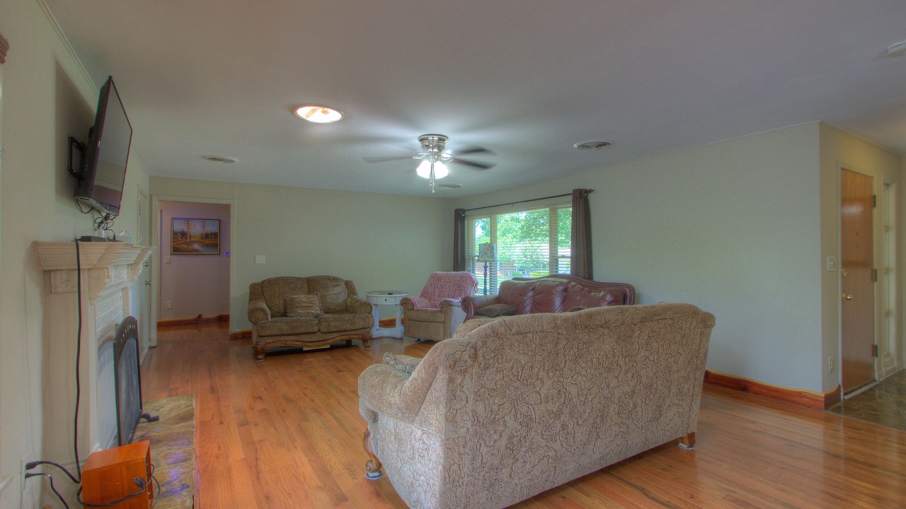 Photo of Livingroom in Broken Arrow