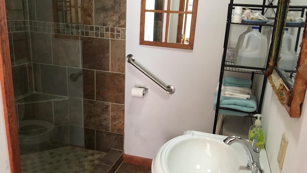 Photo of Bathroom in Edray