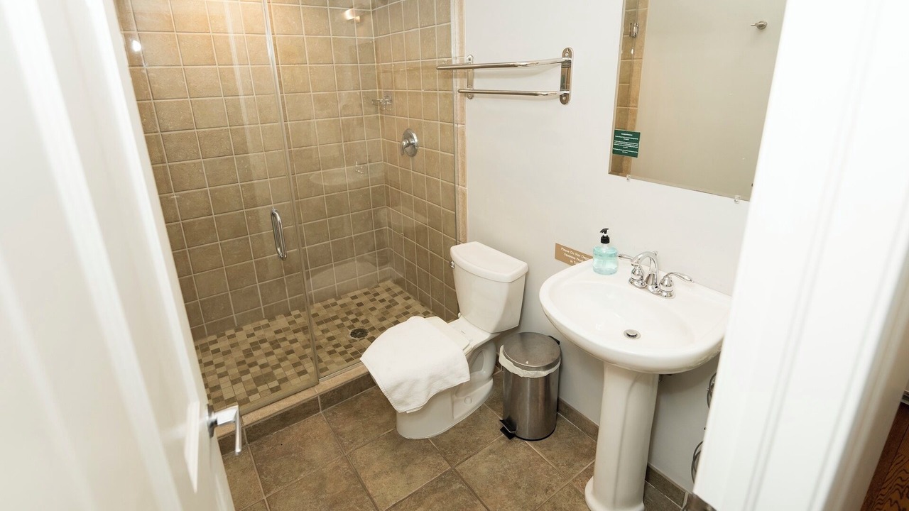 Photo of Bathroom in Lakeview