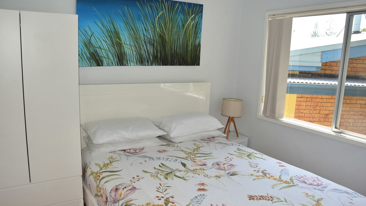 Photo of Others in Hat Head