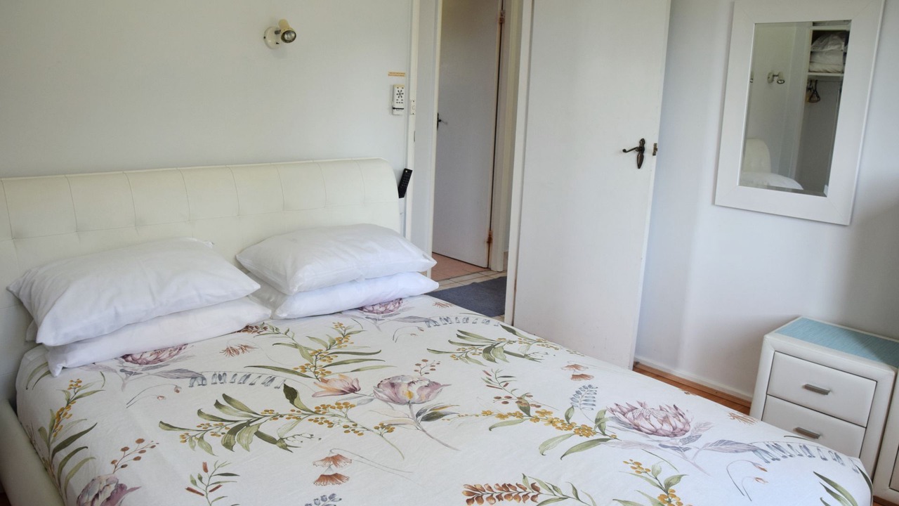 Photo of Others in Hat Head