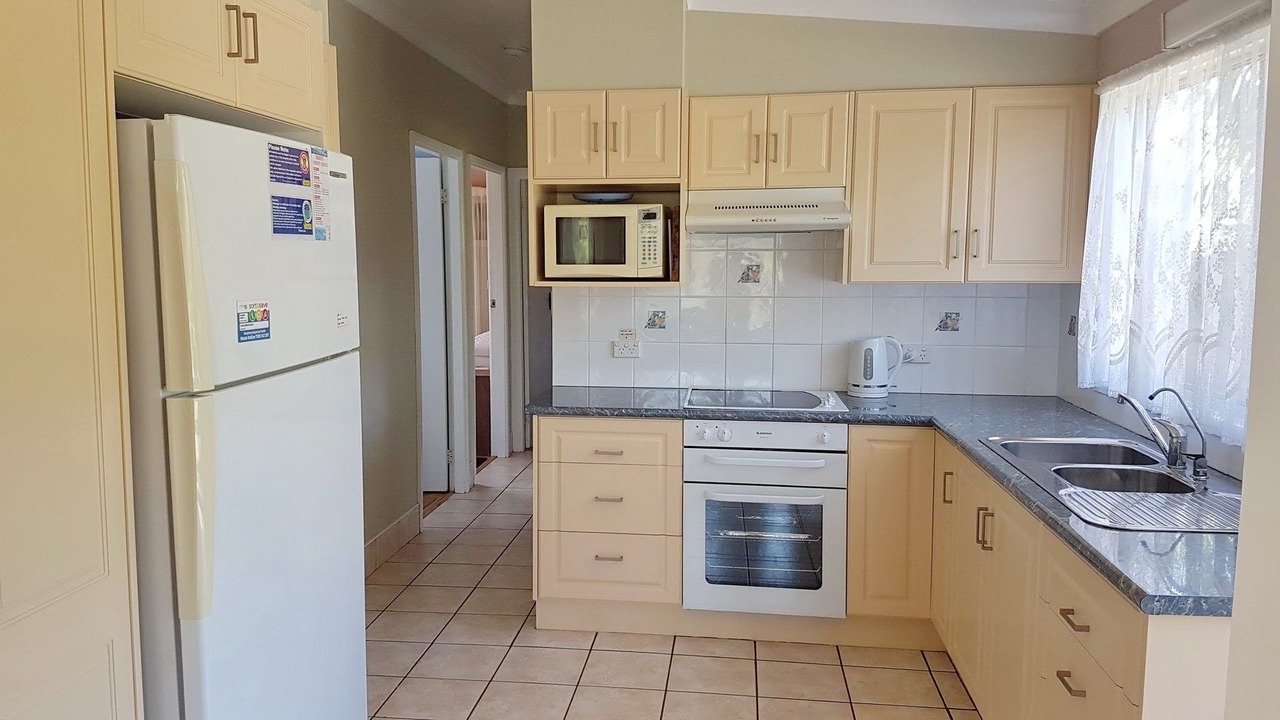 Photo of Others in Hat Head