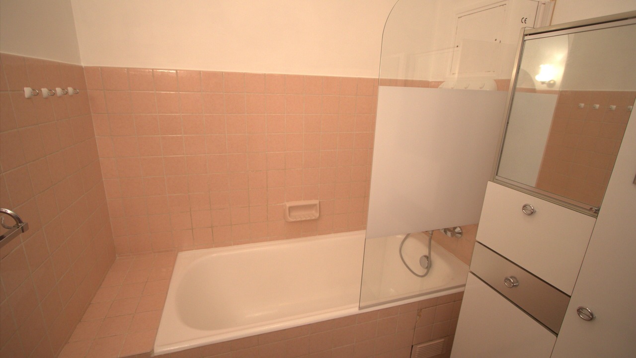 Photo of Bathroom in Saint-Fargeau