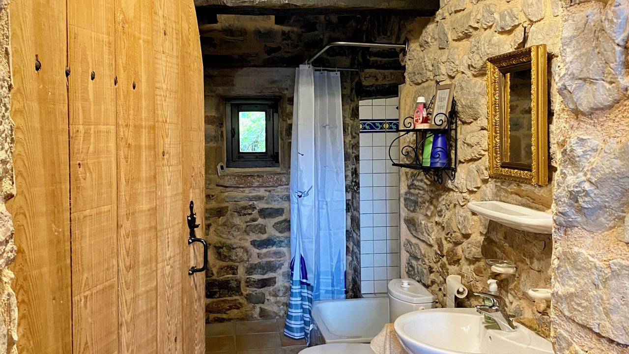 Photo of Bathroom in Castelnau-Durban