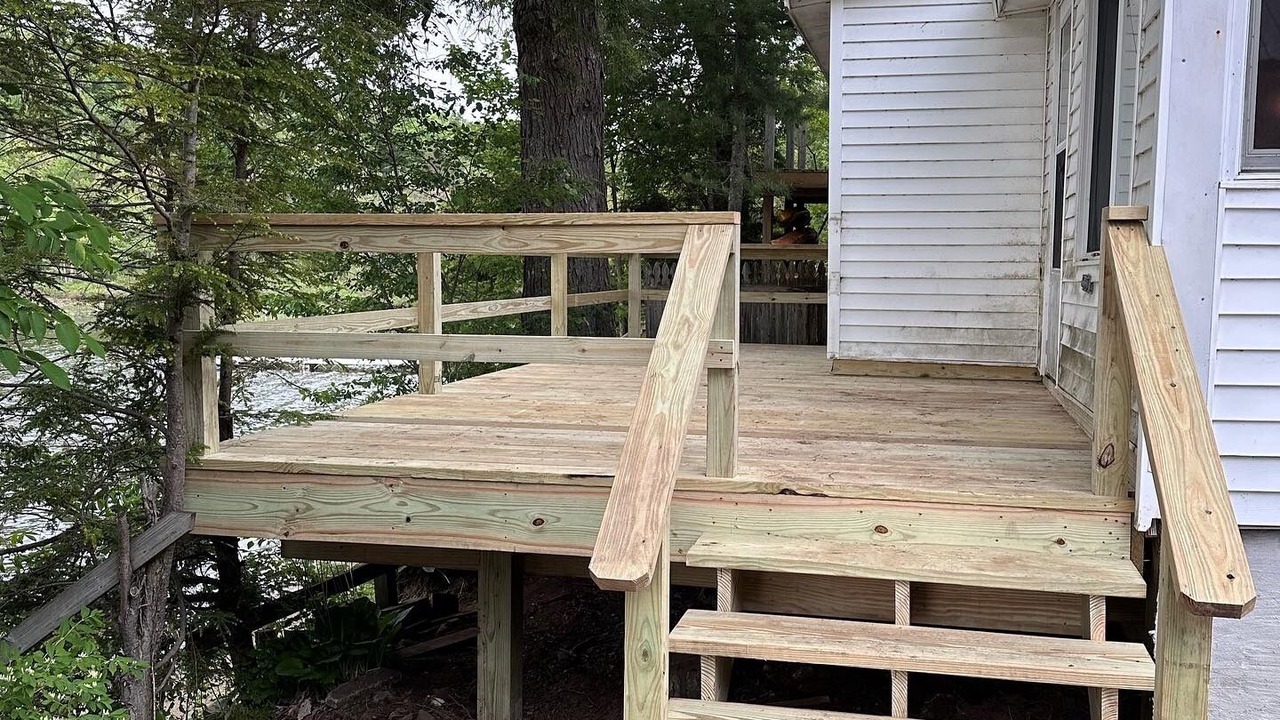 Photo of Patio Balcony in Lake Desolation