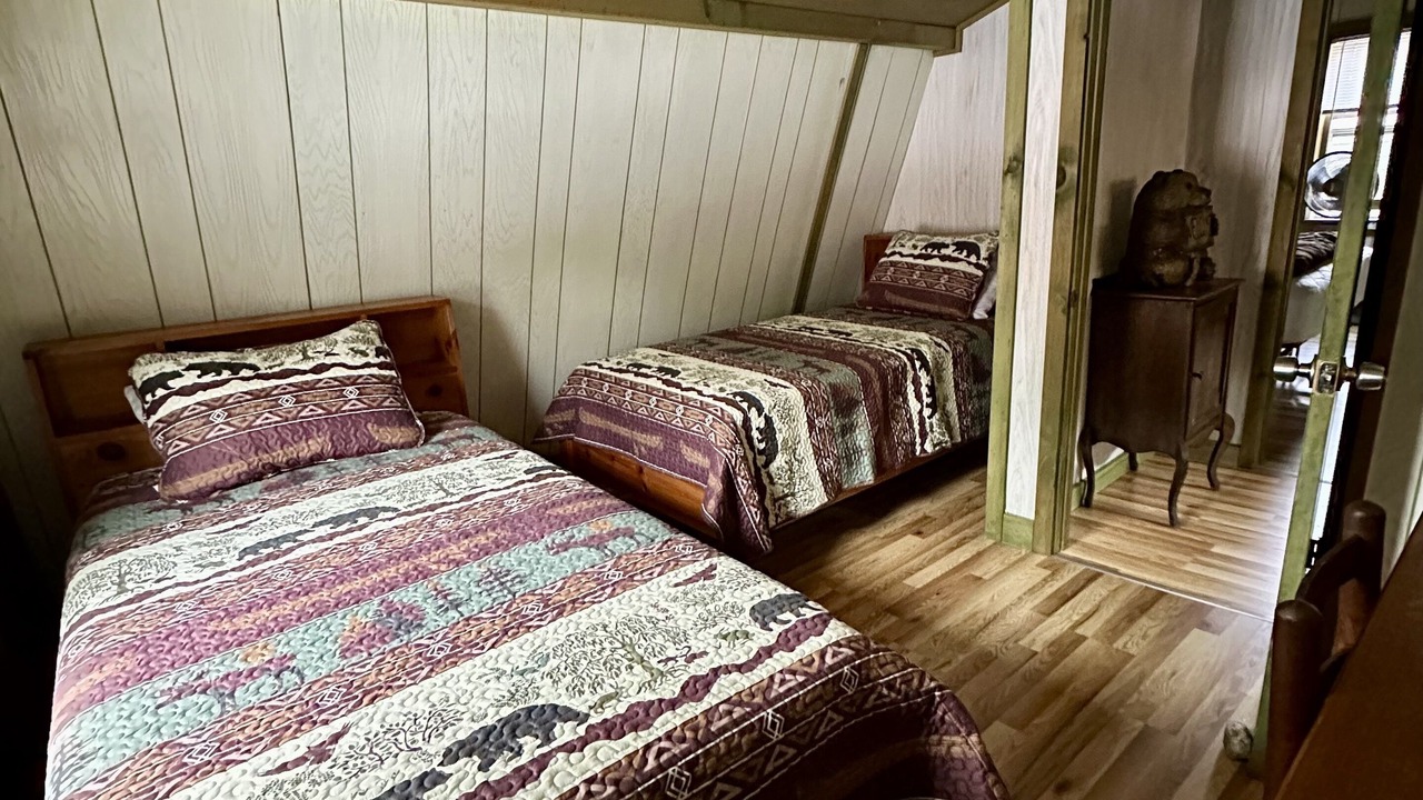 Photo of Bedroom in Lake Desolation