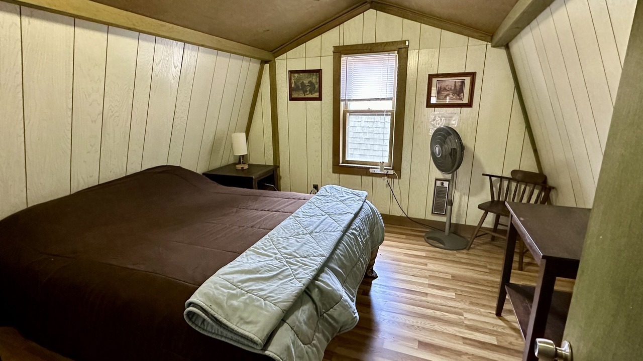 Photo of Bedroom in Lake Desolation