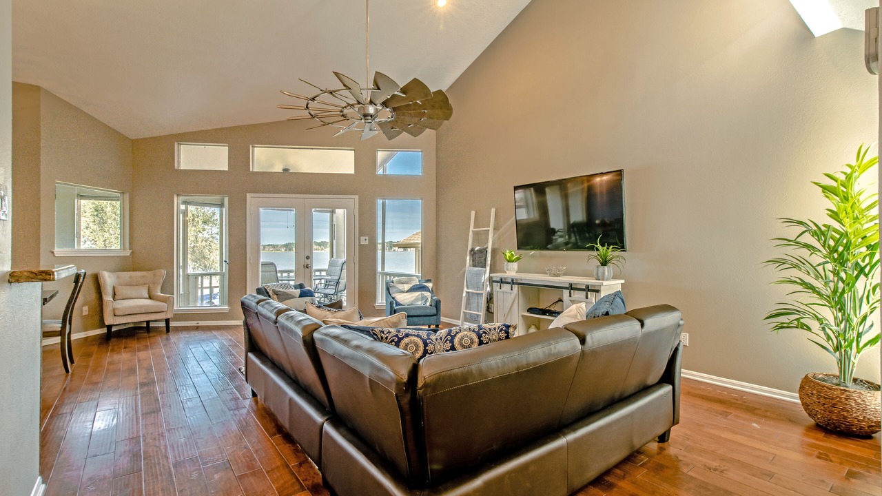 Photo of Livingroom in April Sound