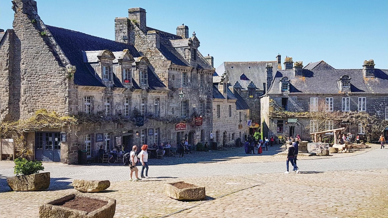 Photo of Others in Locronan