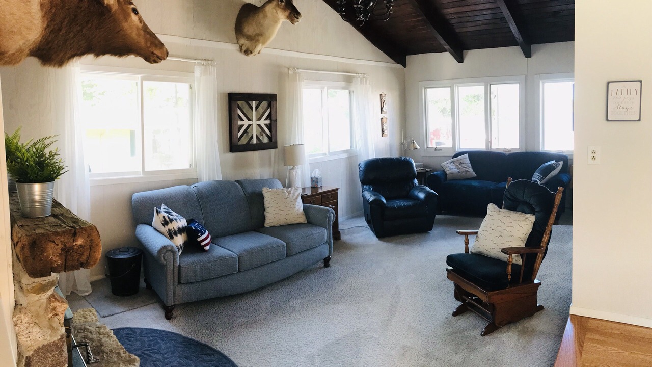 Photo of Livingroom in Legend Lake