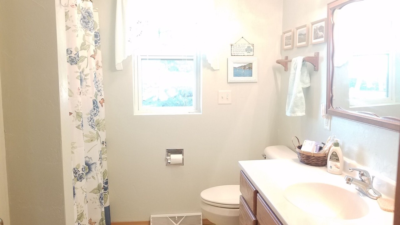 Photo of Bathroom in Legend Lake