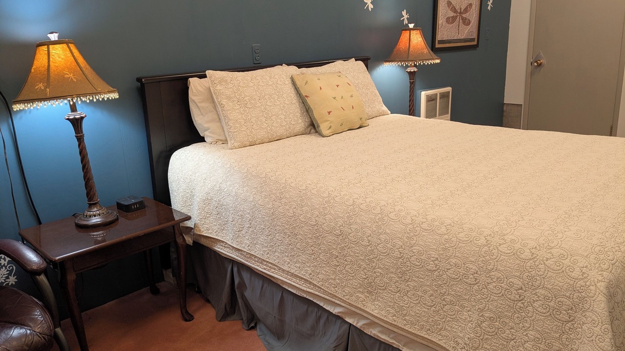 Photo of Bedroom in Ames Lake