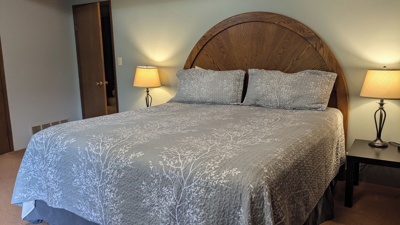 Photo of Bedroom in Ames Lake