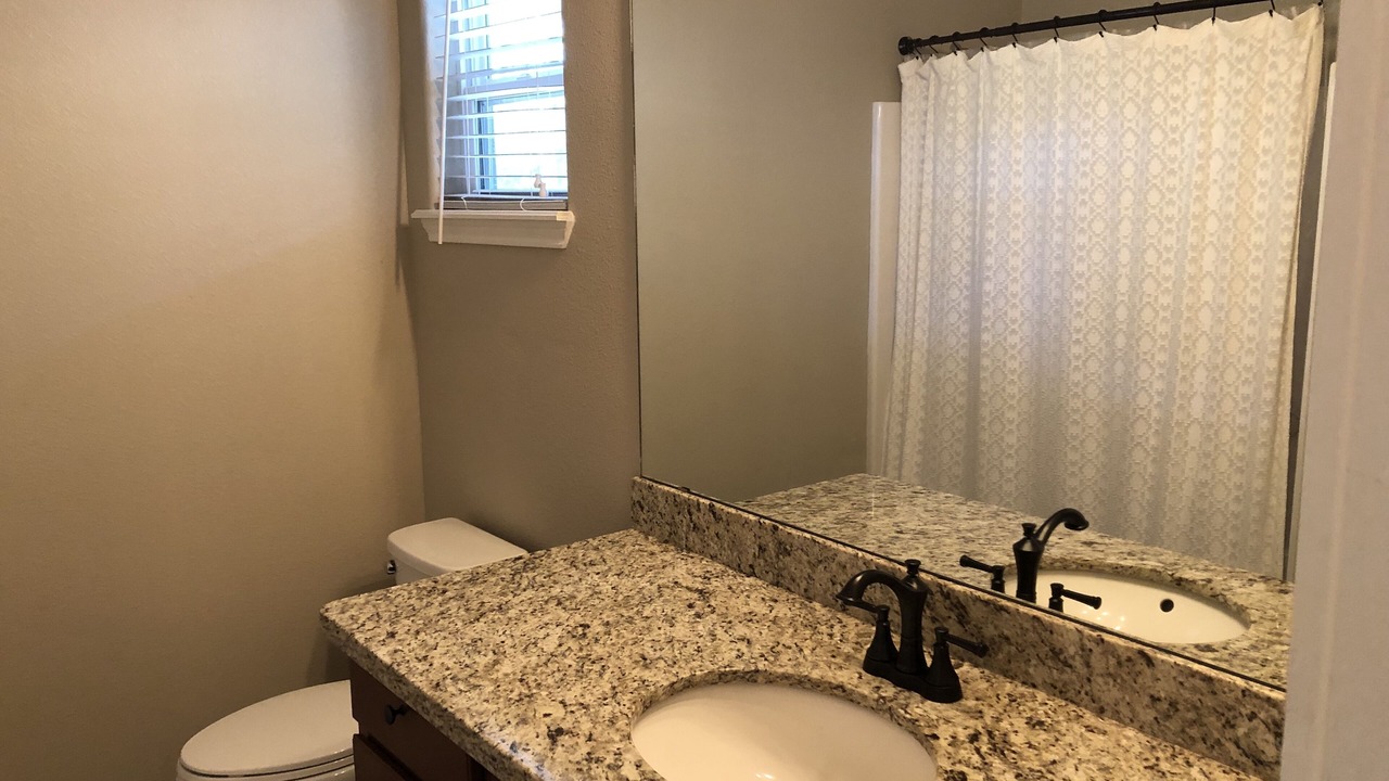 Photo of Bathroom in Brookeland