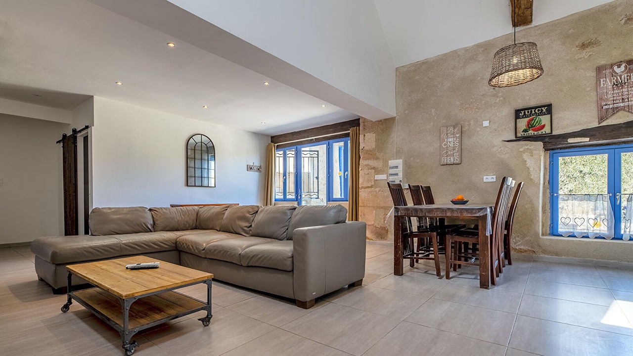 Photo of Livingroom in Saint-Jean-d'Eyraud