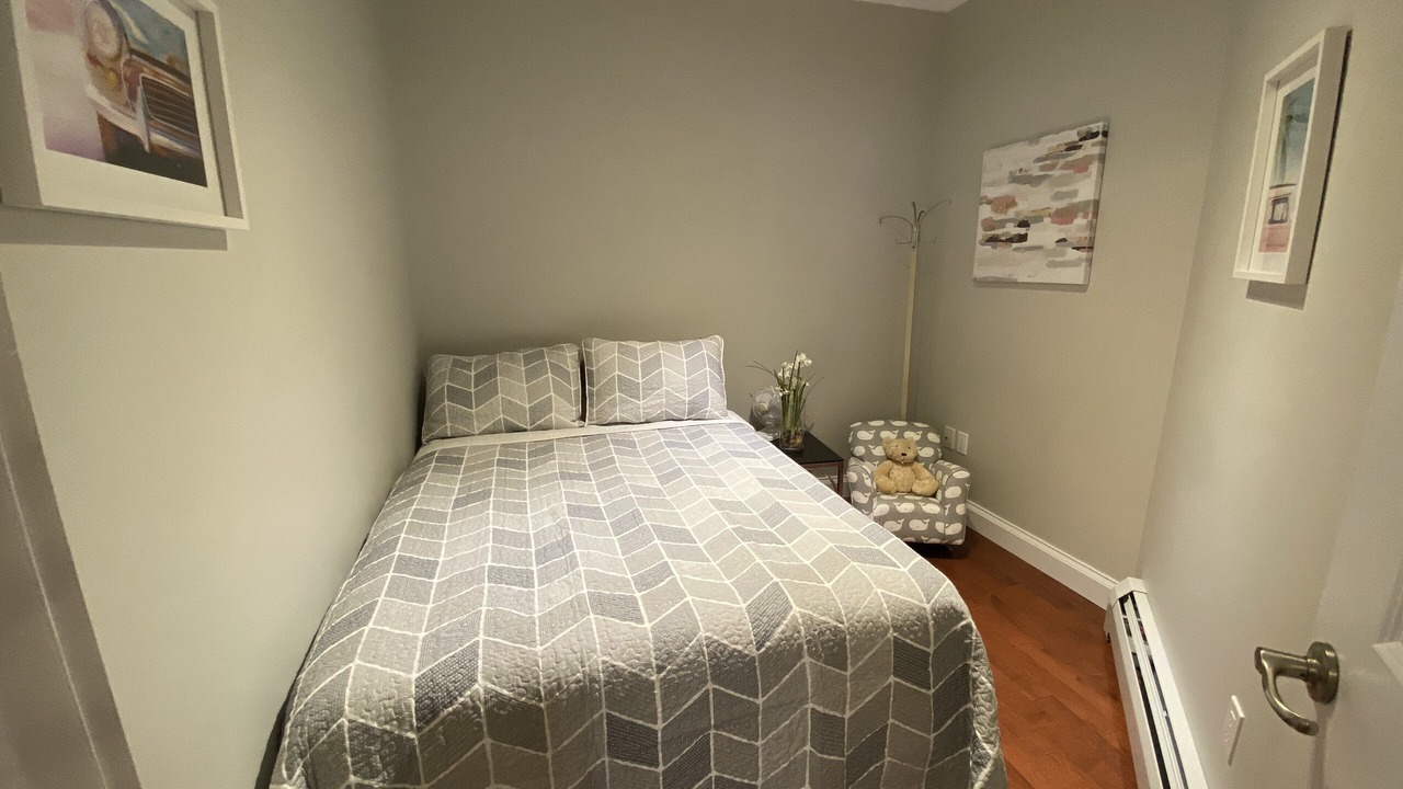 Photo of Others in Queens Square