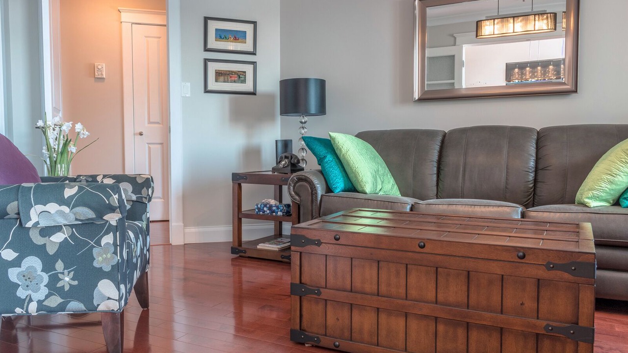 Photo of Others in Queens Square