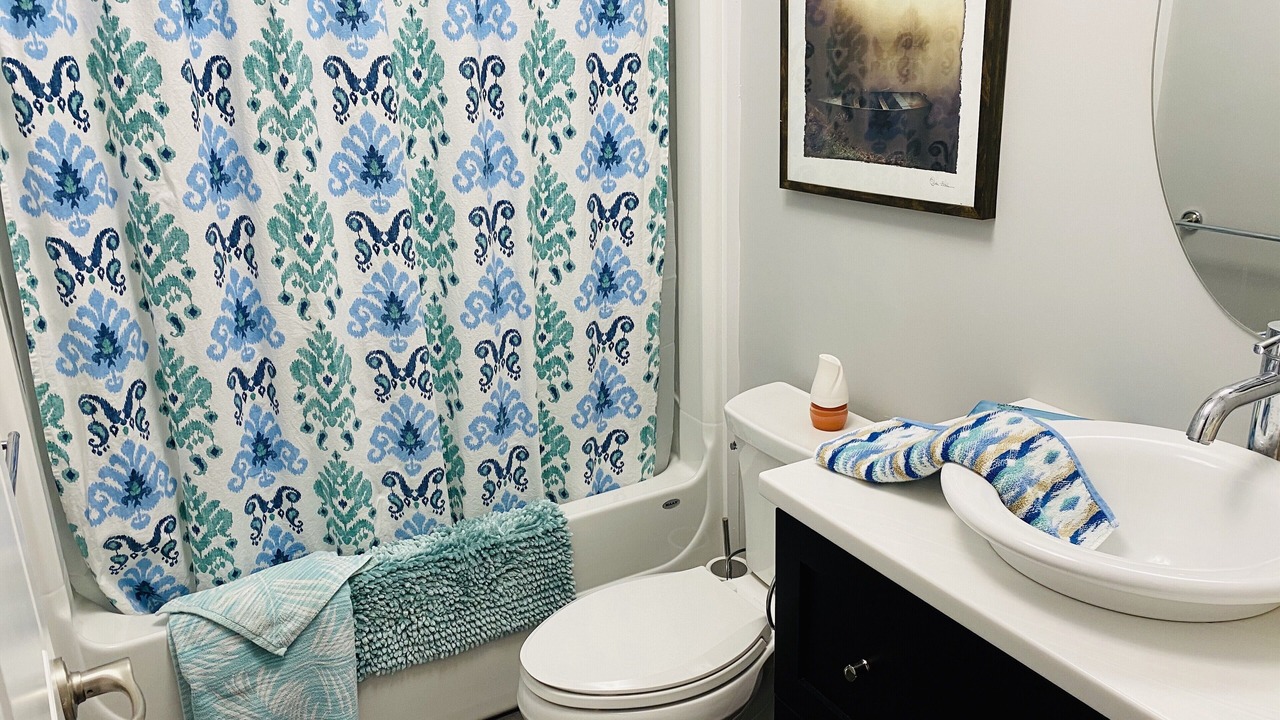 Photo of Others in Queens Square