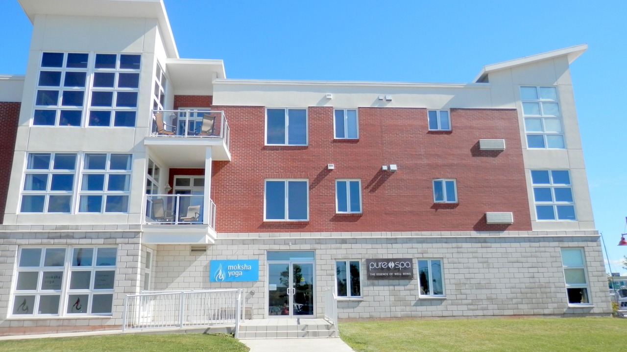 Photo of Others in Queens Square