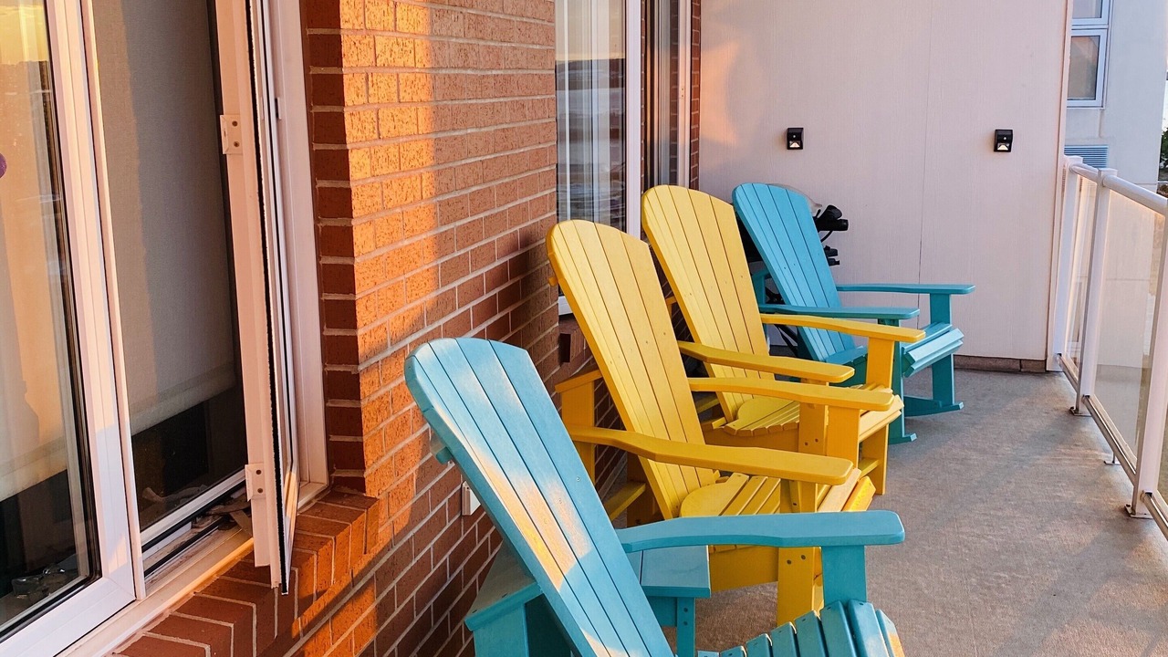 Photo of Others in Queens Square