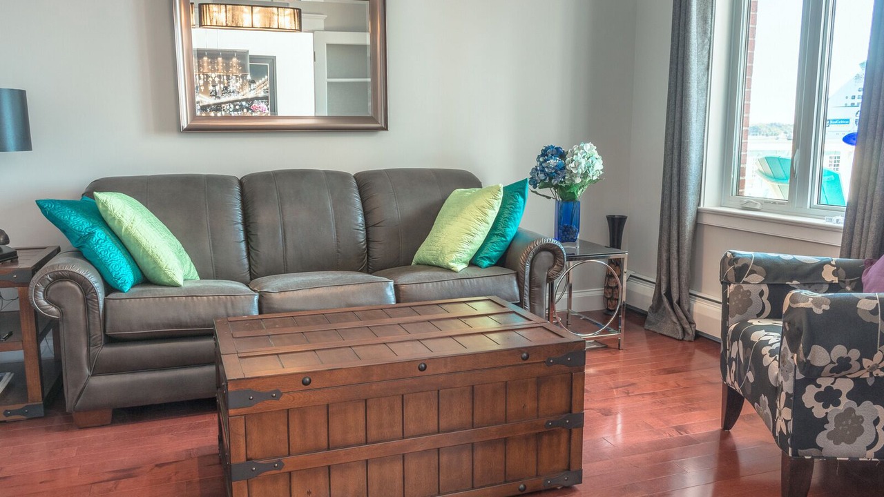 Photo of Others in Queens Square