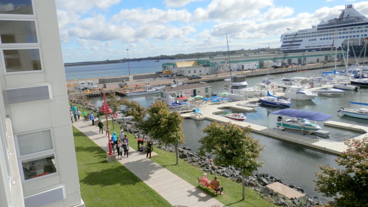 Photo of Others in Queens Square