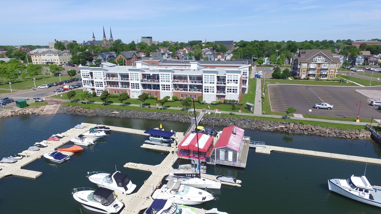 Photo of Others in Queens Square